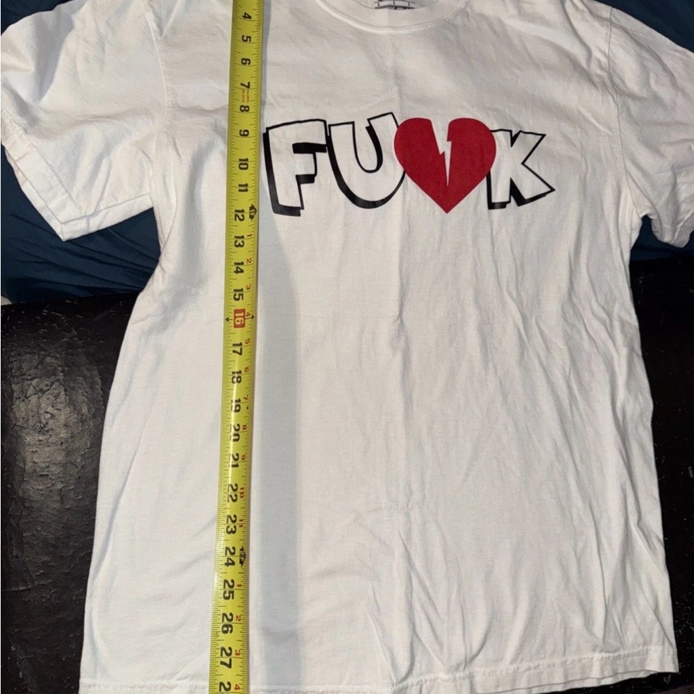 White Graphic Tee men’s sz large new without